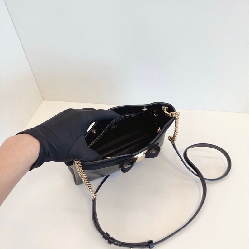 【99新🆕】Ferragamo 黑金牛皮蝴蝶結 斜挎鏈條包 經典辨識度設計 斜挎包 單肩包-8