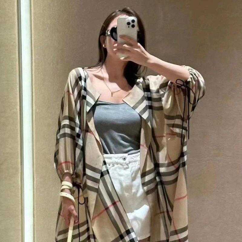 💎Han's house精品服飾💎Burberry 圍巾 格紋 斗篷 義大利製 現貨 原價30000-1