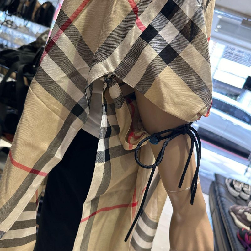 💎Han's house精品服飾💎Burberry 圍巾 格紋 斗篷 義大利製 現貨 原價30000-5