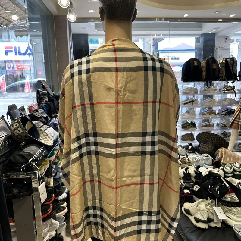 💎Han's house精品服飾💎Burberry 圍巾 格紋 斗篷 義大利製 現貨 原價30000-7