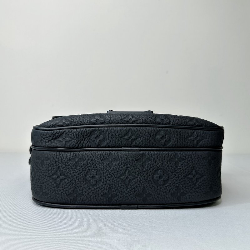 LV 全新S Lock牛皮壓花郵差包-9