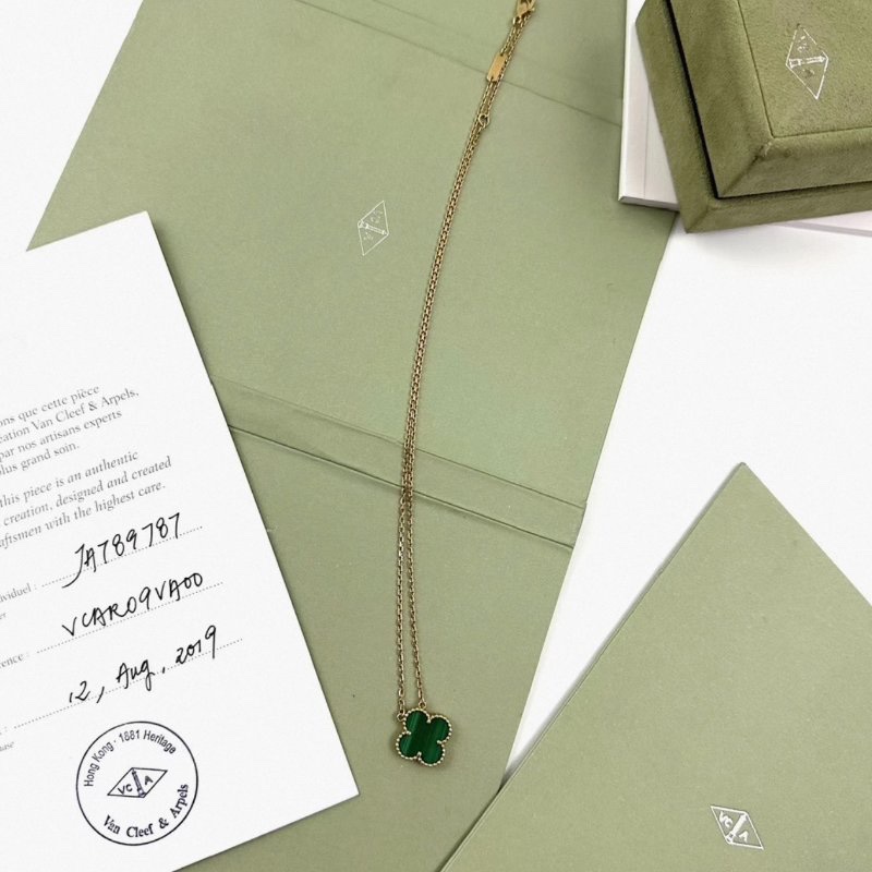 VCA 綠孔雀石四葉草項鍊 鏈長42cm 99新配件盒子保卡-1