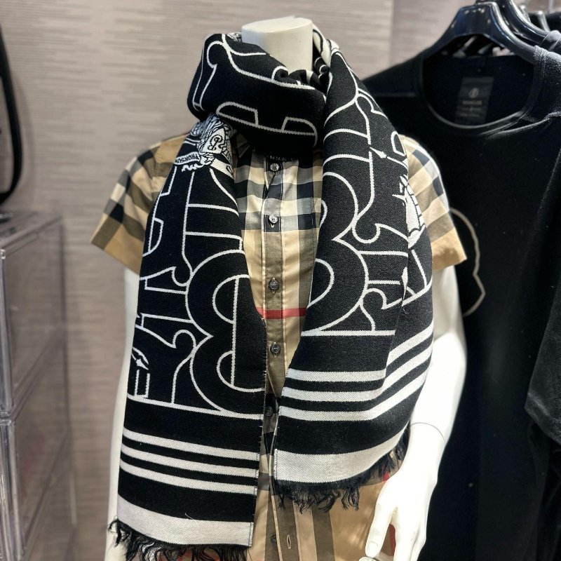 💎Han's house精品服飾💎BURBERRY TB 戰馬 圍巾 188x33cm-0