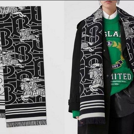 💎Han's house精品服飾💎BURBERRY TB 戰馬 圍巾 188x33cm-1