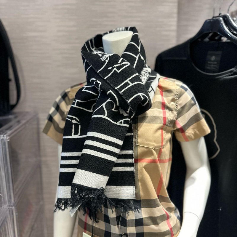 💎Han's house精品服飾💎BURBERRY TB 戰馬 圍巾 188x33cm-5