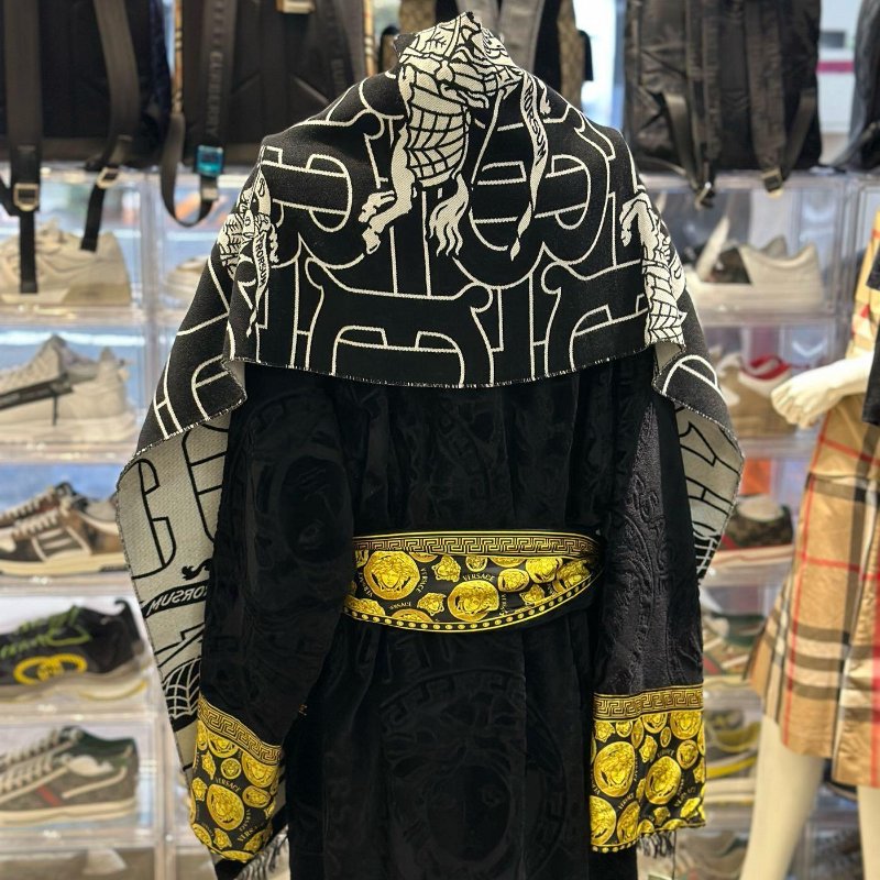 💎Han's house精品服飾💎BURBERRY TB 戰馬 圍巾 188x33cm-7