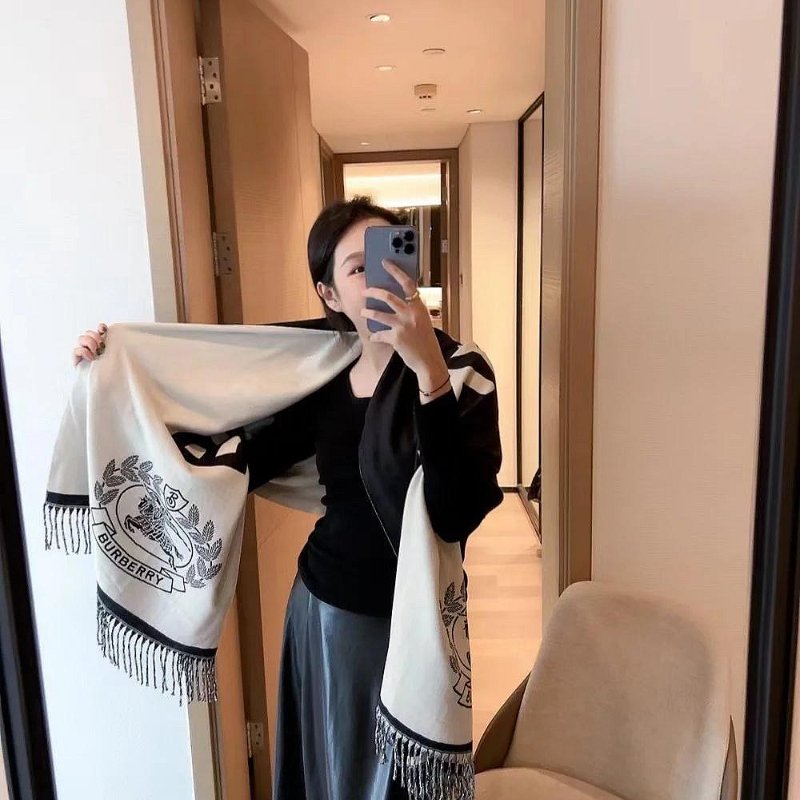 💎Han's house精品服飾💎Burberry 圍巾 羊毛 義大利製 中性 188X30cm-1