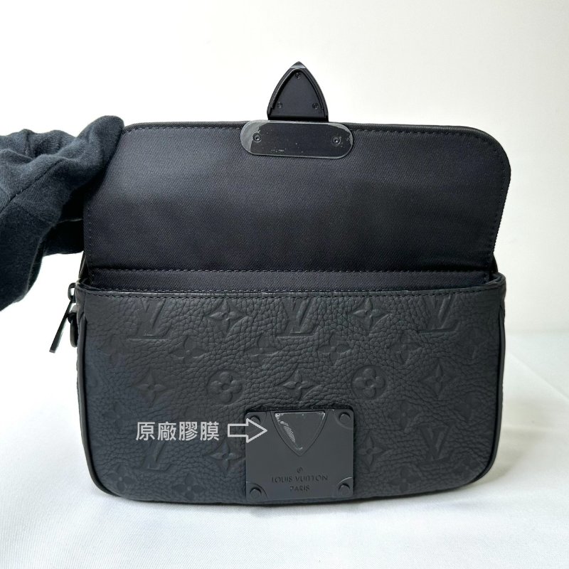 LV 全新S Lock牛皮壓花郵差包-6