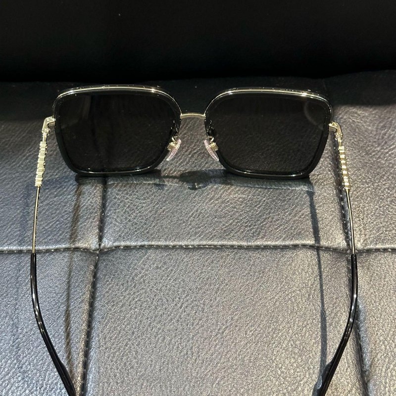 💎Han's house精品服飾💎BURBERRY 立體字母 LOGO 墨鏡 太陽眼鏡 現貨-2