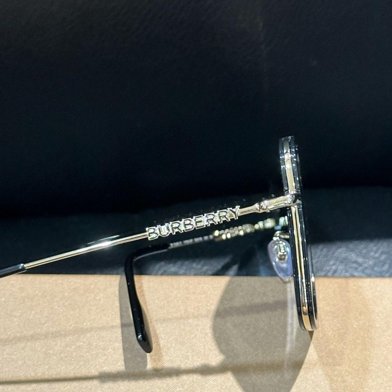 💎Han's house精品服飾💎BURBERRY 立體字母 LOGO 墨鏡 太陽眼鏡 現貨-4