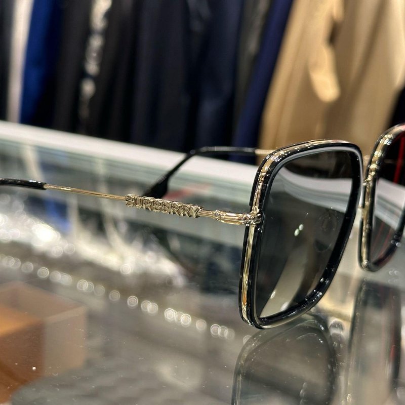 💎Han's house精品服飾💎BURBERRY 立體字母 LOGO 墨鏡 太陽眼鏡 現貨-7
