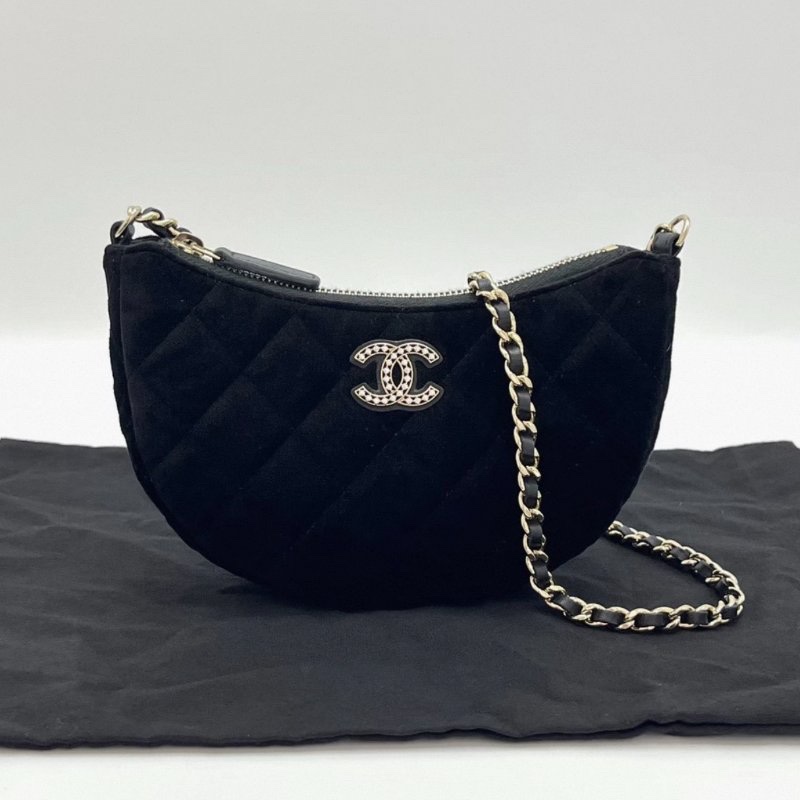 CHANEL 24vic黑金水鑽雙C絲絨鏈條月牙包 17*10*3.5 99新配件塵袋-0