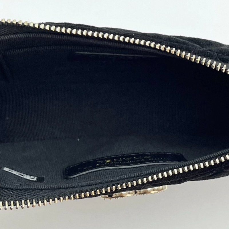 CHANEL 24vic黑金水鑽雙C絲絨鏈條月牙包 17*10*3.5 99新配件塵袋-1