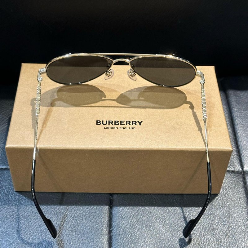💎Han's house精品服飾💎BURBERRY 立體字母 LOGO 墨鏡 太陽眼鏡 現貨-1