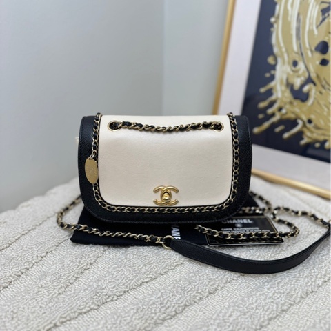 【閒置❤️】 CHANEL 米色拼黑色郵差包鏈條包  斜挎包 單肩包
