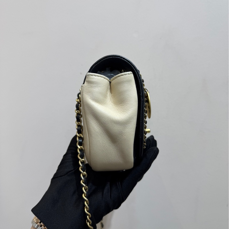 【閒置❤️】 CHANEL 米色拼黑色郵差包鏈條包  斜挎包 單肩包-4