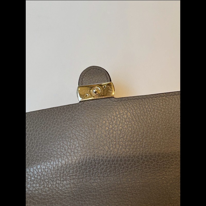 Gucci 淡金鍊灰皮鍊帶小包 WOC-17