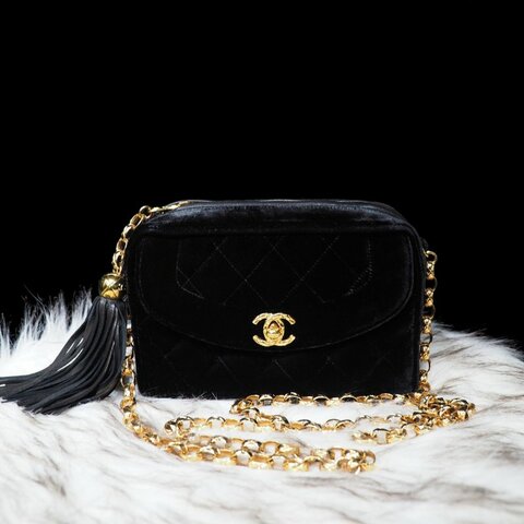 CHANEL 黑色金扣絲絨面相機包
