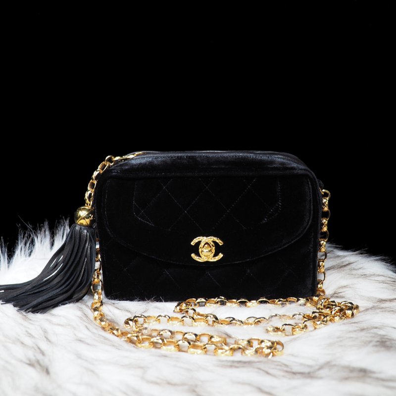 CHANEL 黑色金扣絲絨面相機包-0
