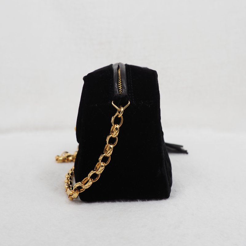 CHANEL 黑色金扣絲絨面相機包-3