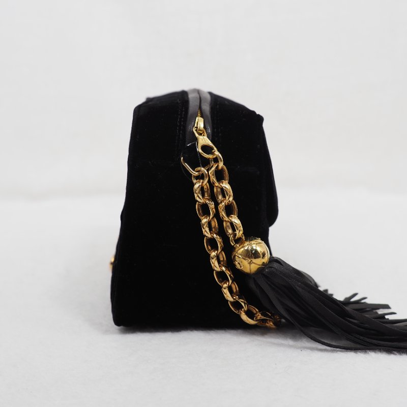 CHANEL 黑色金扣絲絨面相機包-4