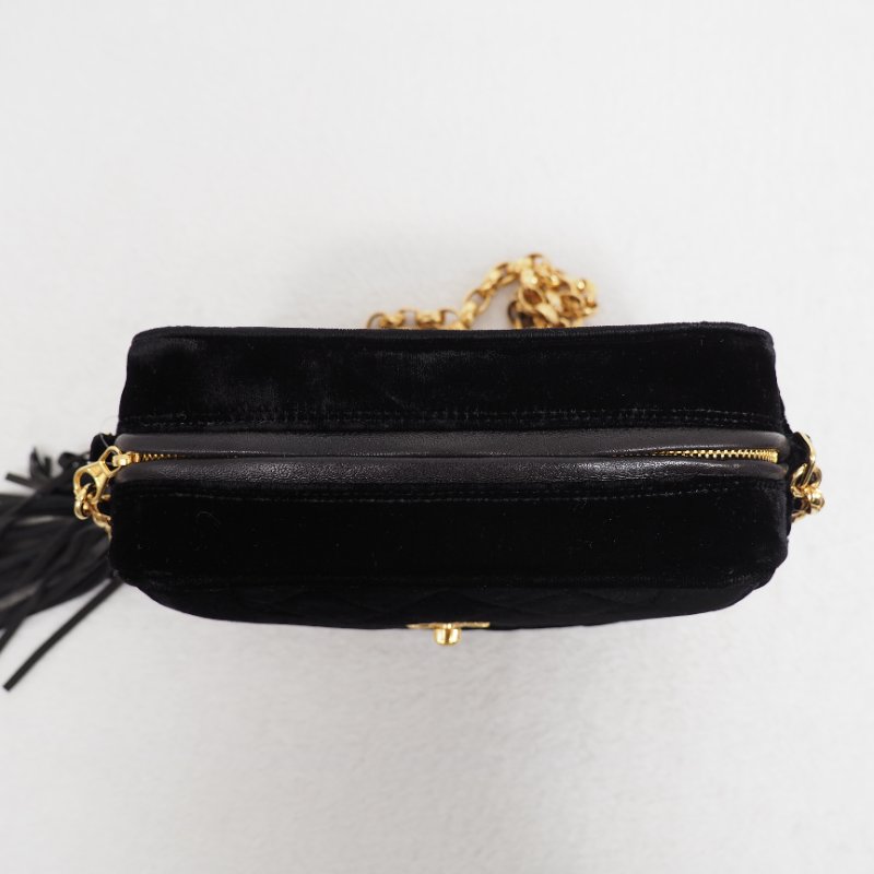 CHANEL 黑色金扣絲絨面相機包-5