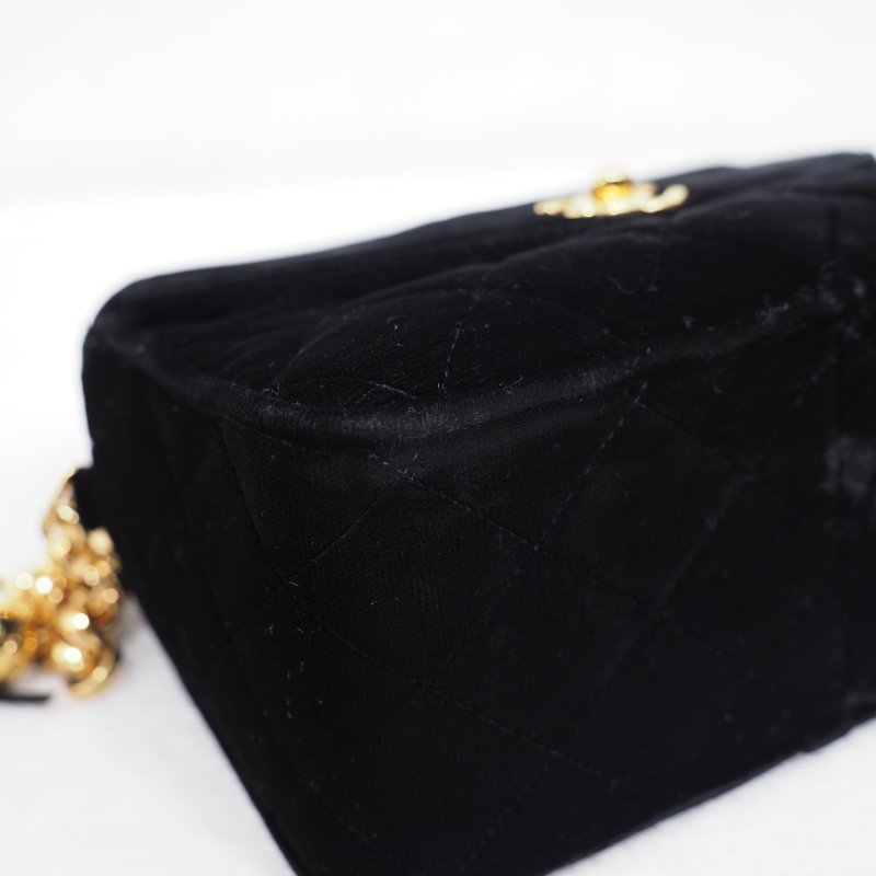 CHANEL 黑色金扣絲絨面相機包-7