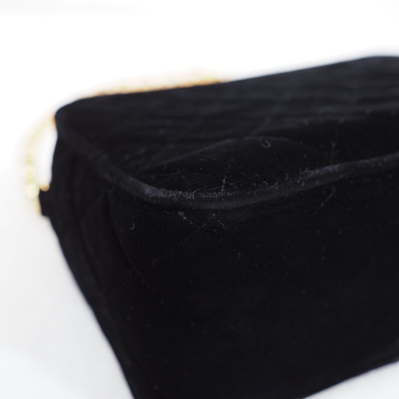 CHANEL 黑色金扣絲絨面相機包-9