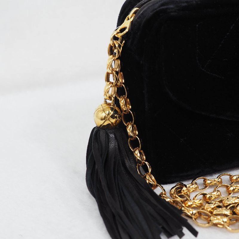 CHANEL 黑色金扣絲絨面相機包-15