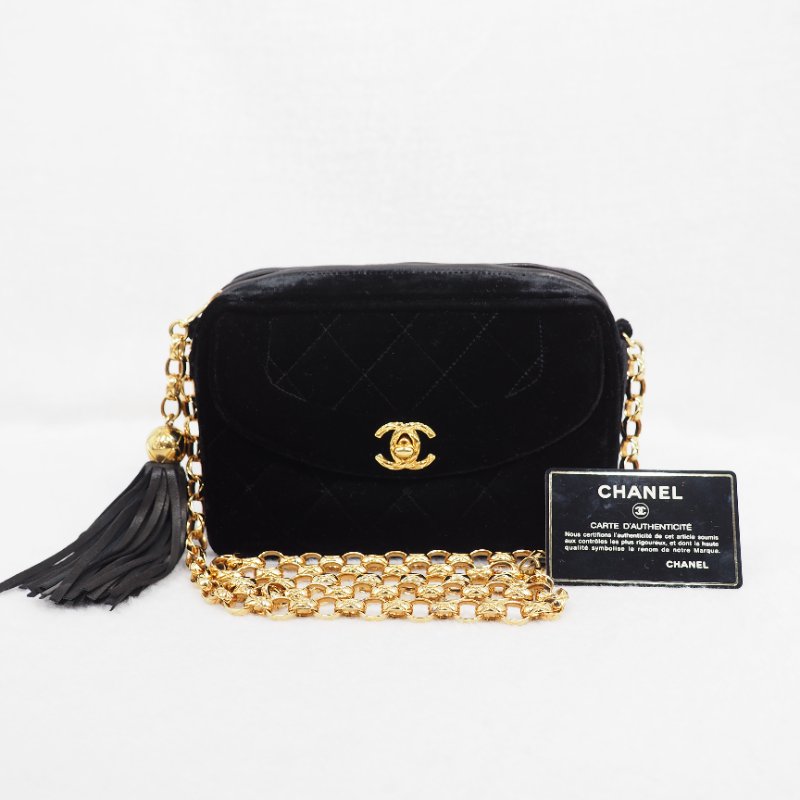 CHANEL 黑色金扣絲絨面相機包-18