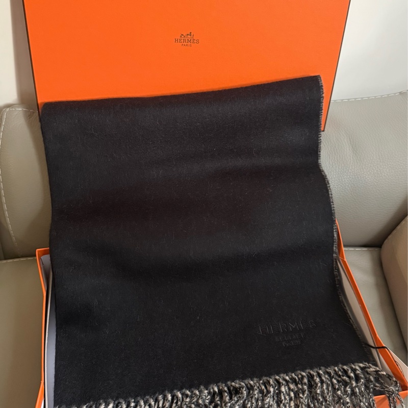 Hermes Double Face 黑拼裸灰色 大尺寸羊絨圍巾-1