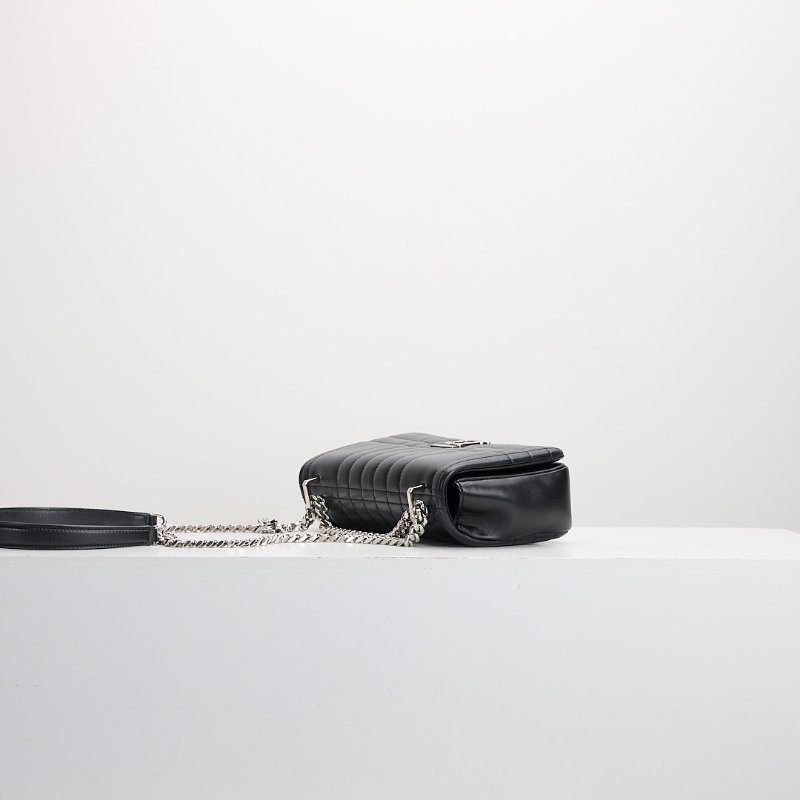 二手Burberry Lola 小號鍊包/黑銀-3