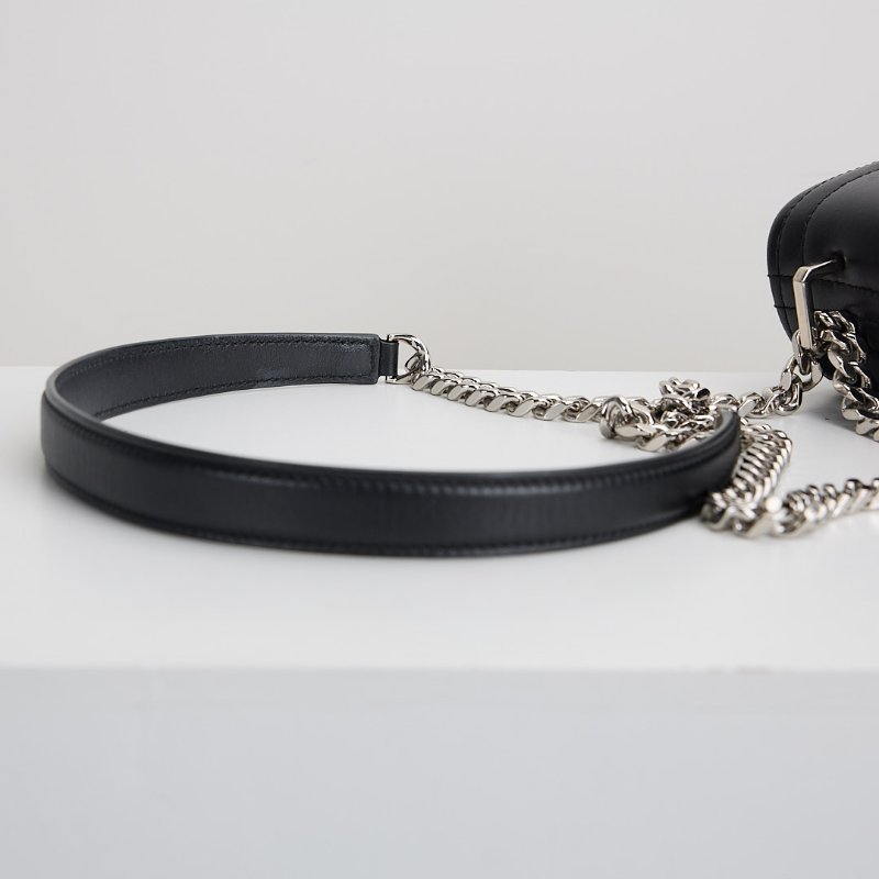 二手Burberry Lola 小號鍊包/黑銀-15