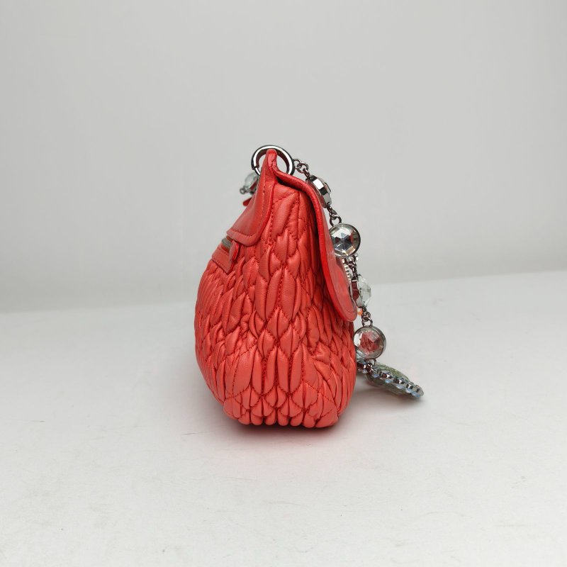 MIU MIU 紅色羊皮銀扣褶皺寶石鏈條單肩包肩背包-1