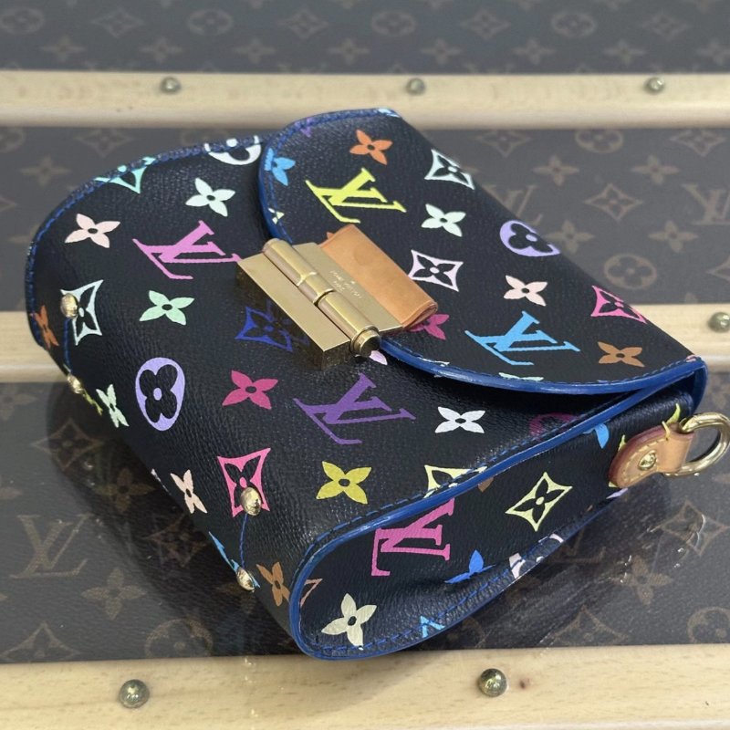 LV 黑三彩絕版小豬斜背包 16*15*6 98新配件塵袋-1