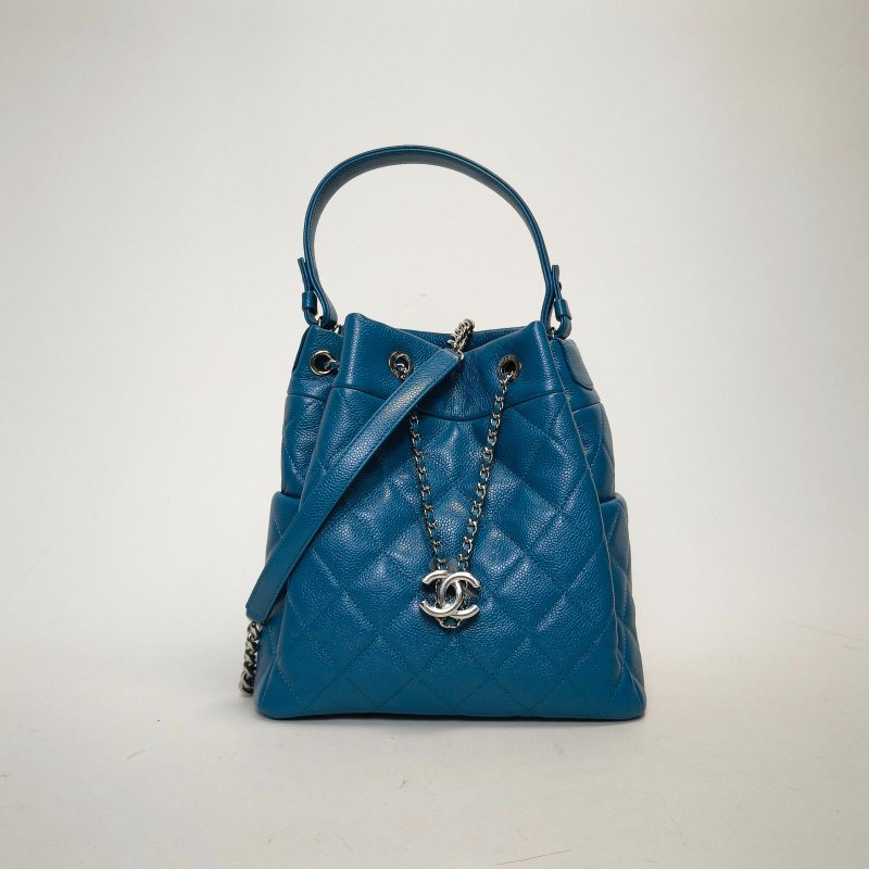CHANEL 16B兩側口袋抽繩手柄水桶包藍色荔枝牛皮28開銀扣肩背包-0
