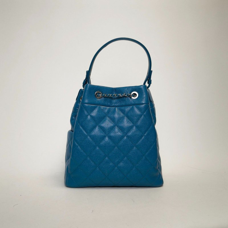 CHANEL 16B兩側口袋抽繩手柄水桶包藍色荔枝牛皮28開銀扣肩背包-2