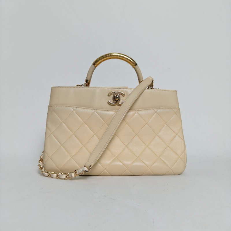 CHANEL 米色羊皮23開金扣金屬手柄菱格紋托特包單肩包肩背包-0
