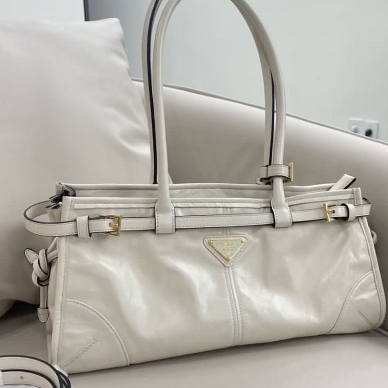 全🆕PRADA Bonnie soft lux 系列 琺瑯金屬三角形徽標長手柄皮革 單肩袋手袋 中號 白色-4