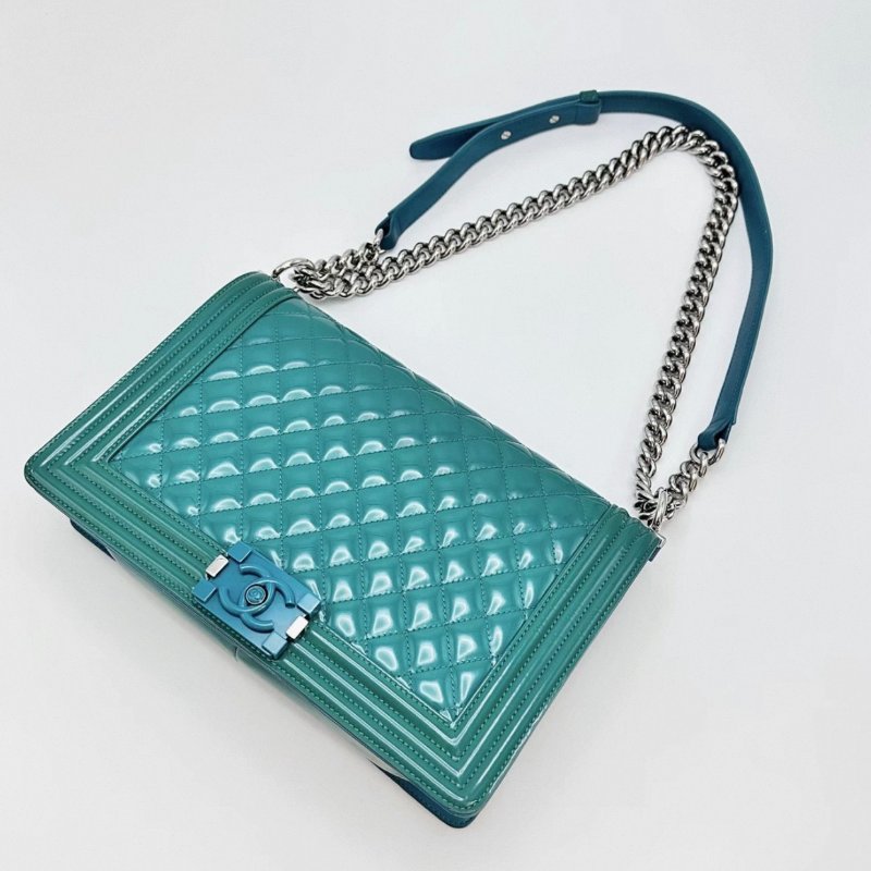 CHANEL 綠色漆皮中大號leboy鏈條包28*19*7.5 98新配件塵袋-1