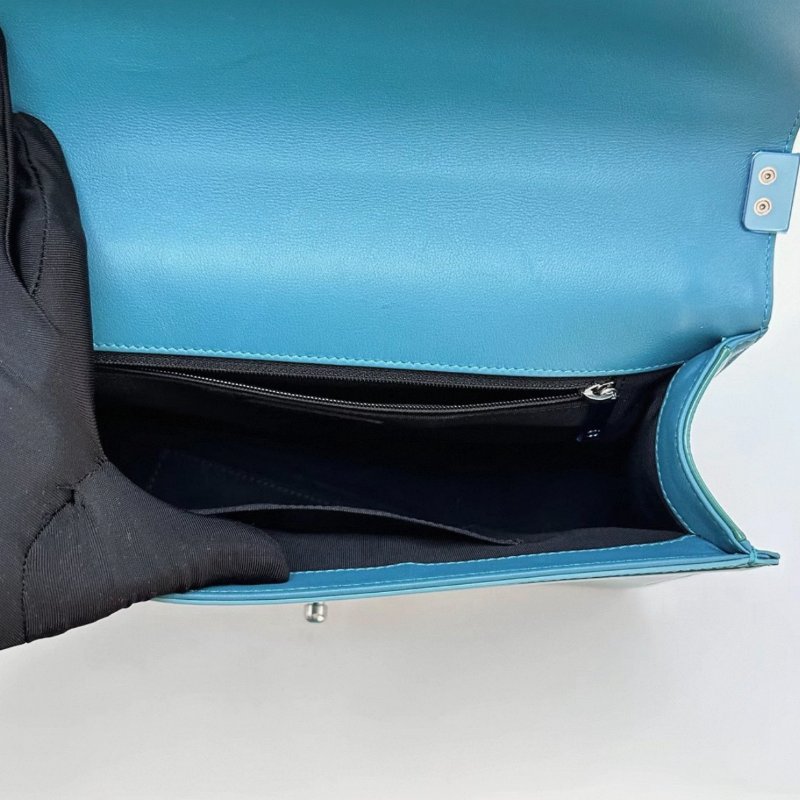 CHANEL 綠色漆皮中大號leboy鏈條包28*19*7.5 98新配件塵袋-4