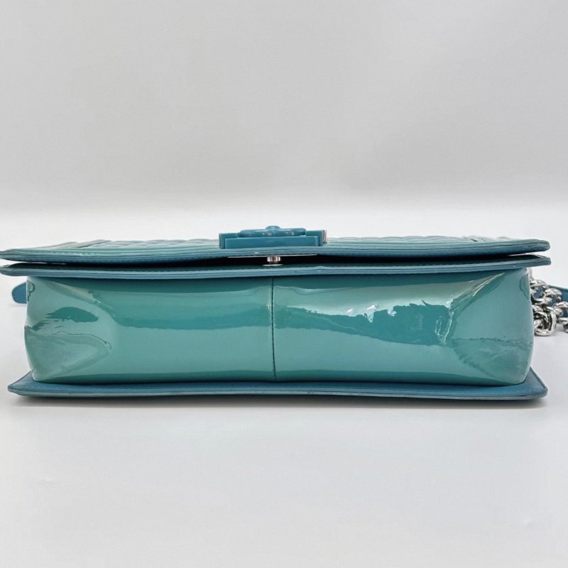 CHANEL 綠色漆皮中大號leboy鏈條包28*19*7.5 98新配件塵袋-5