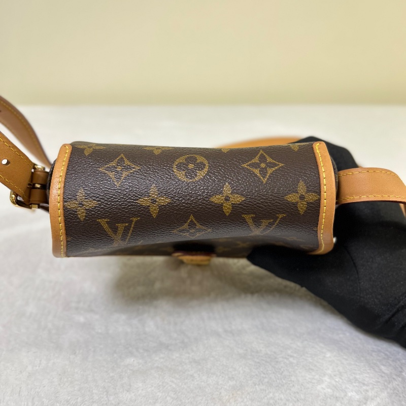 LV Tambourine 老花馬鞍包肩背包-8