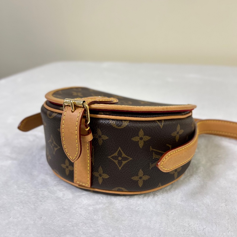 LV Tambourine 老花馬鞍包肩背包-15