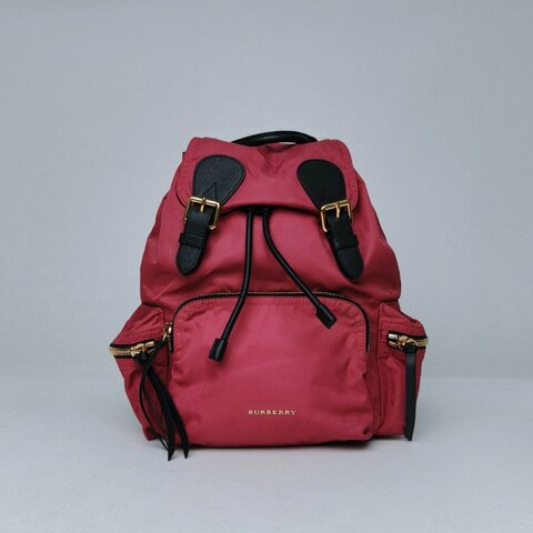 Burberry TheRucksack軍旅雙肩包中號玫紅尼龍肩背包