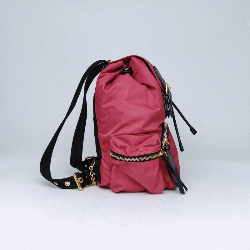 Burberry TheRucksack軍旅雙肩包中號玫紅尼龍肩背包-3