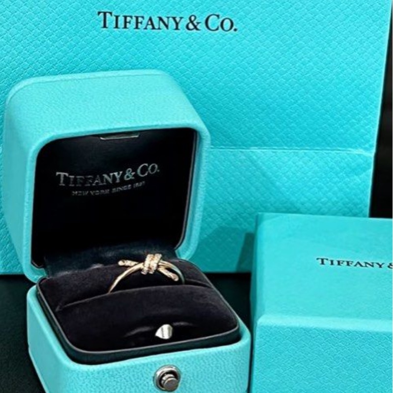 全🆕TIFFANY &CO.Knot系列玫瑰金單排鑽單環打結式18k玫瑰金戒指-1
