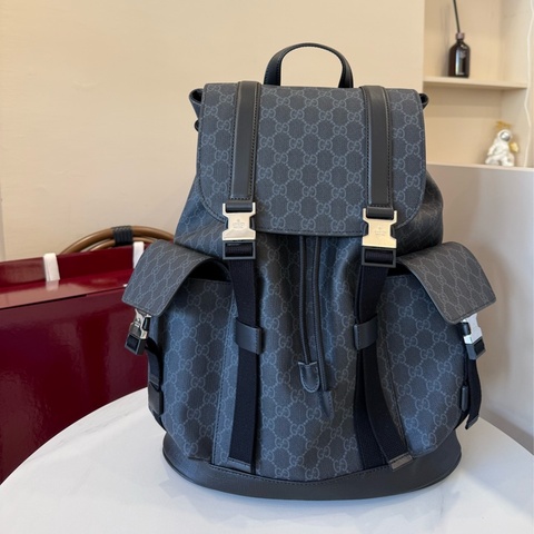 (全新甜價）Gucci GG Emblem 系列黑灰logo後背包