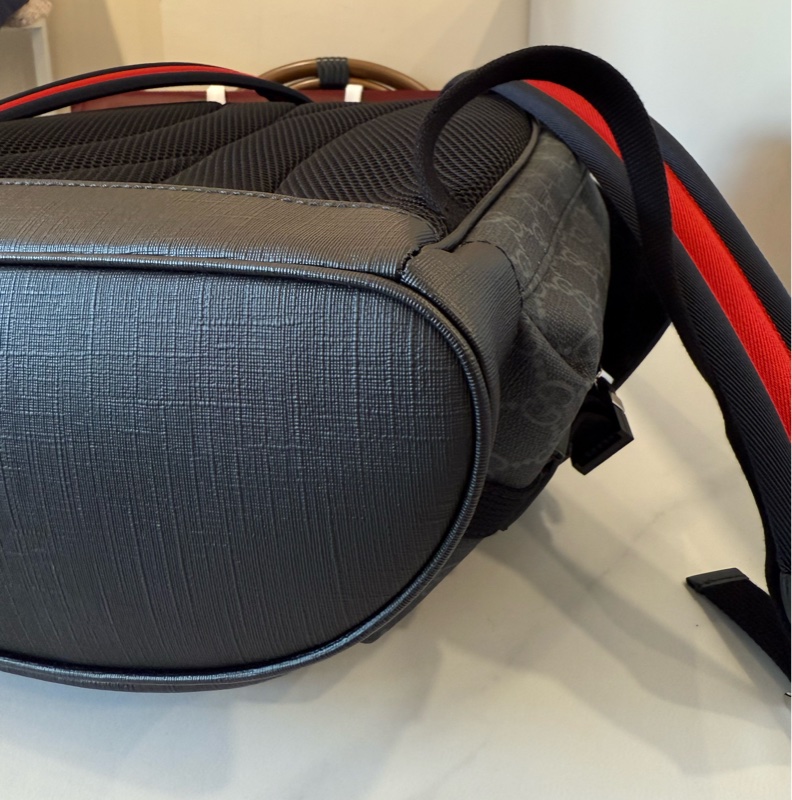 (全新甜價）Gucci GG Emblem 系列黑灰logo後背包-4