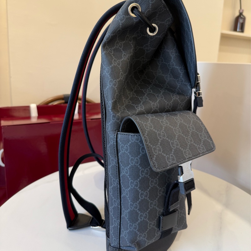 (全新甜價）Gucci GG Emblem 系列黑灰logo後背包-5